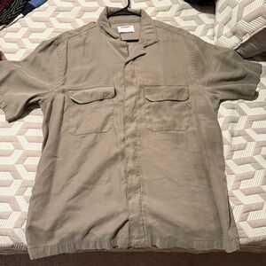 Old Navy Olive Short Sleeve Button-Up Shirt